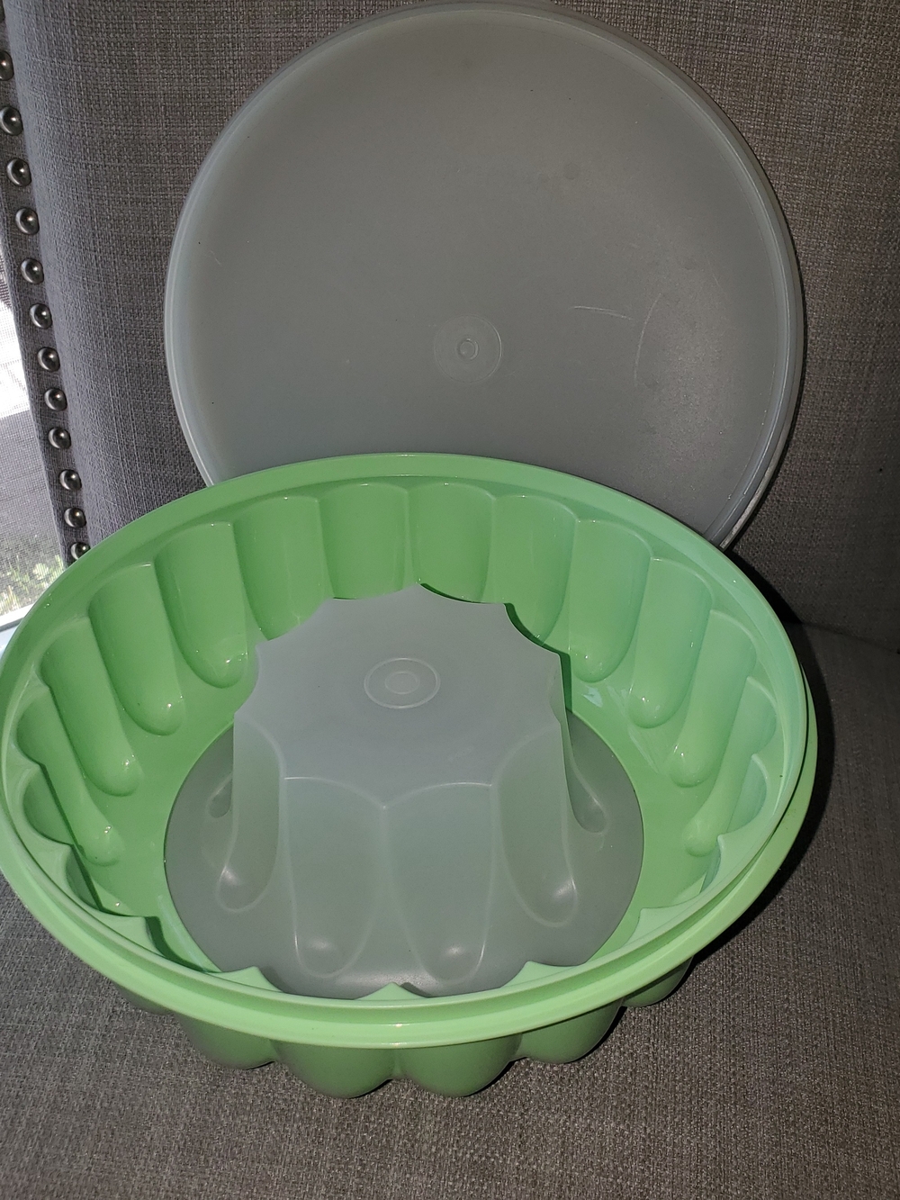 Tupperware Jello Mold, 7 cup size, Plastic,  vintage